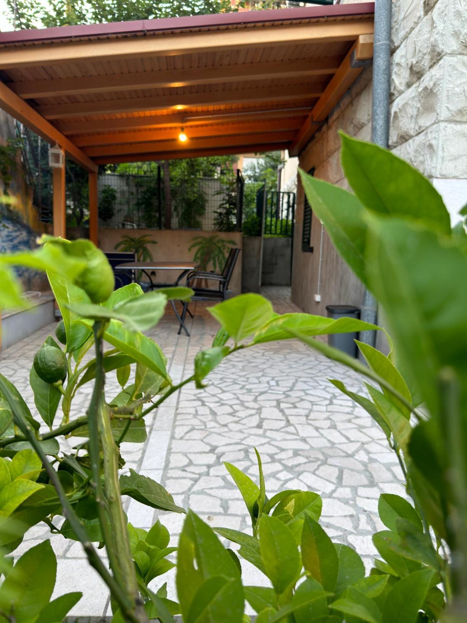 Valentinas Garden Apartment Сплит Екстериор снимка