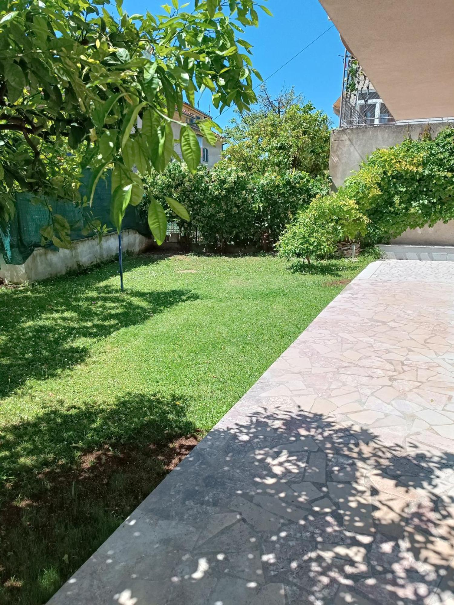 Valentinas Garden Apartment Сплит Екстериор снимка