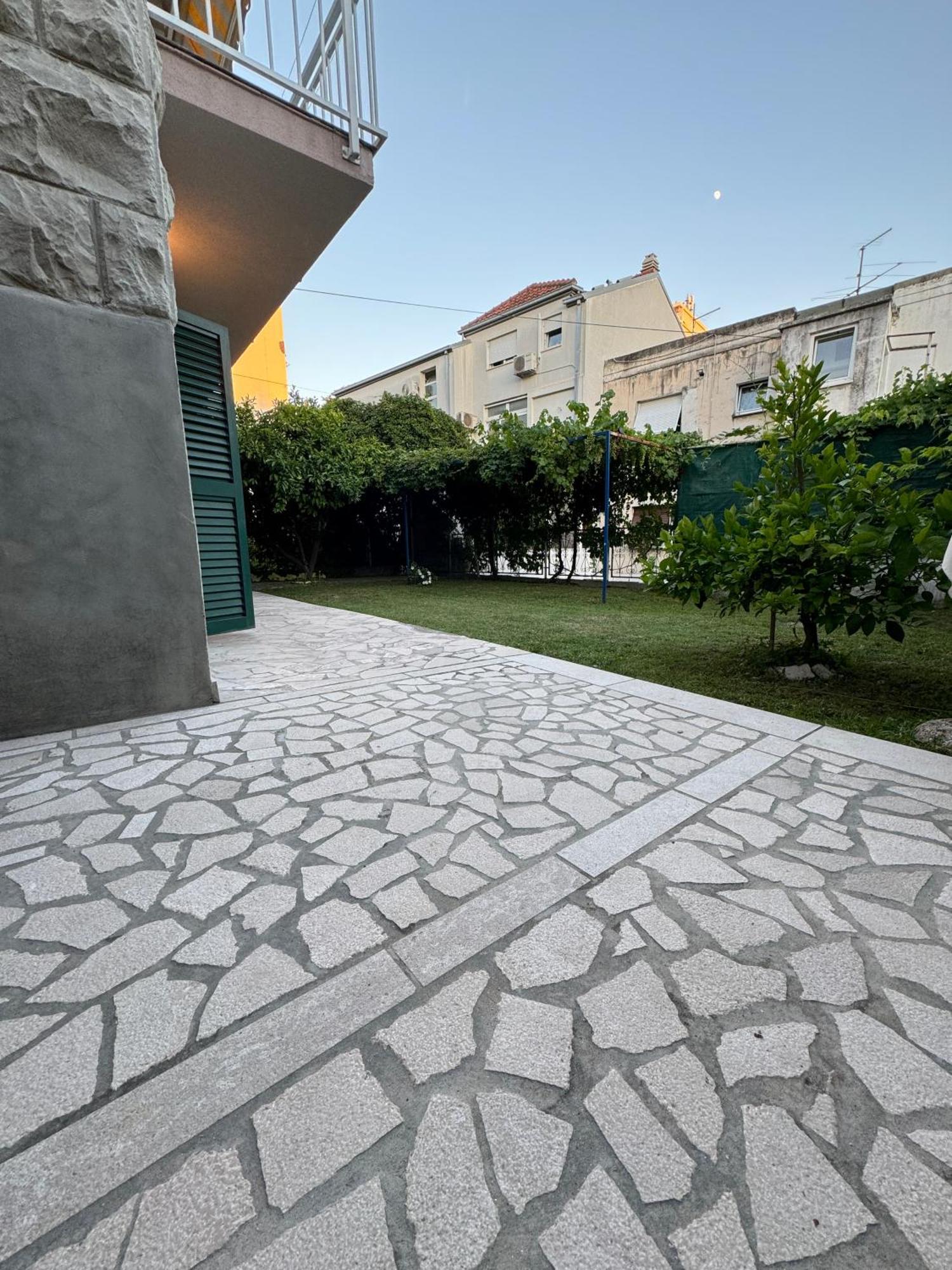 Valentinas Garden Apartment Сплит Екстериор снимка